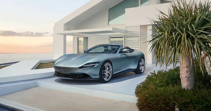 Ferrari Roma Spider, è pronta per l'estate