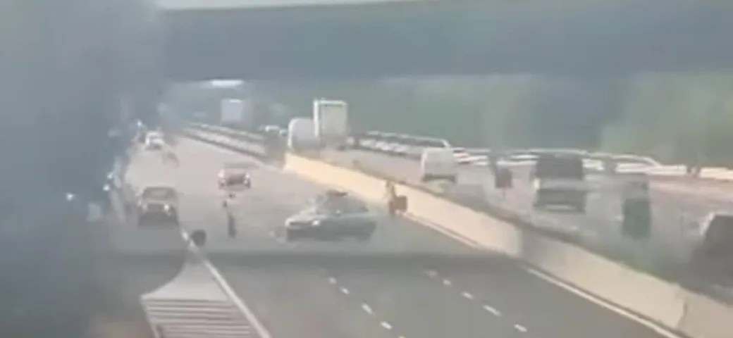 Auto della Polizia Stradale colpita a tutta velocità sulla A1 [Video]