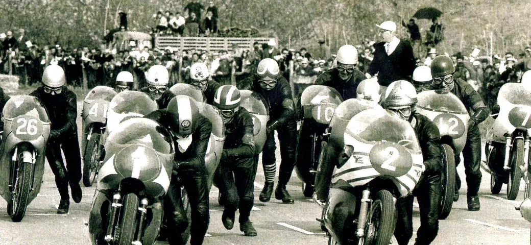 Motomondiale, quando l’attuale Moto3 “imbavagliata” dai regolamenti era la 250… “libera”