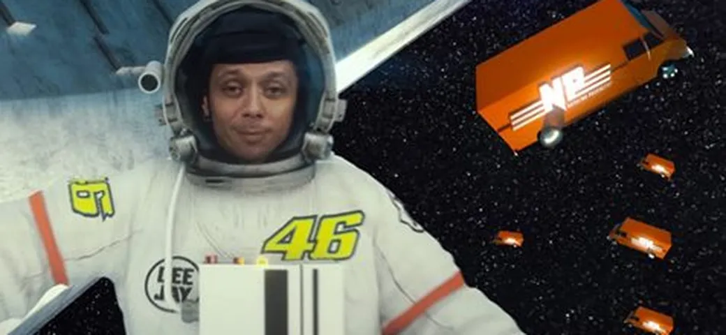Valentino Rossi astronauta nel video di Natale di Radio Deejay