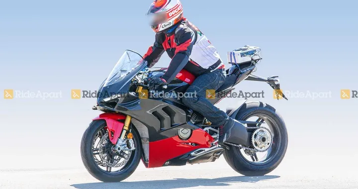 Ducati Panigale V4 Superleggera: foto spia