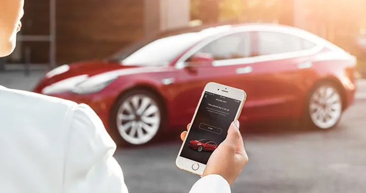 Tesla: un hacker dimostra come è possibile rubarla tramite il bluetooth