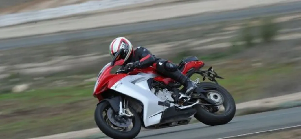 MV Agusta F3 2012 in pista in Francia /video