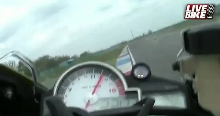 Hot-Lap BMW S1000RR ad Assen gommata Pirelli Diablo Rosso Corsa