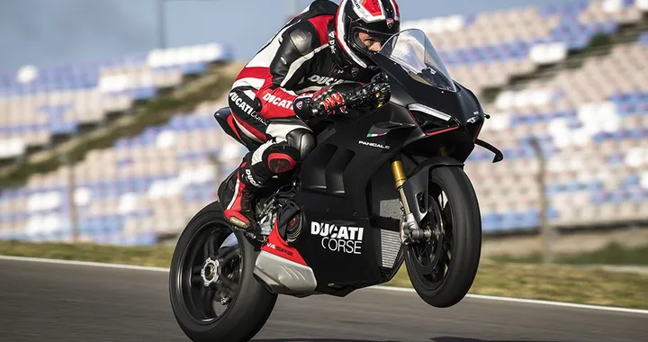 Ducati World Premiere 2022: svelata la nuova Panigale V4 SP2