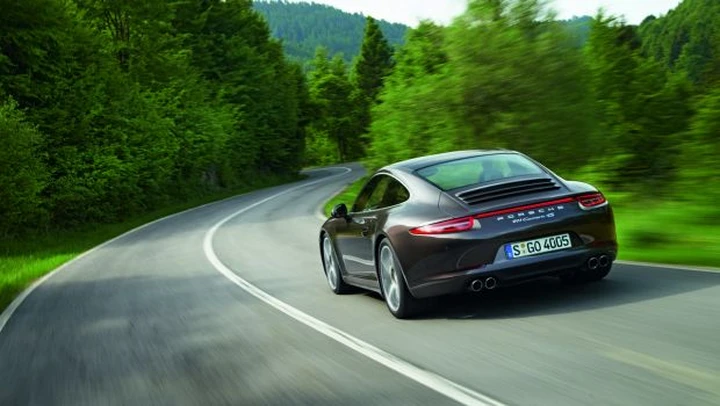 Porsche 911 Carrera 4 in video