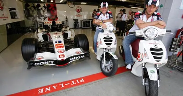 Honda PS125i F1 Paddock