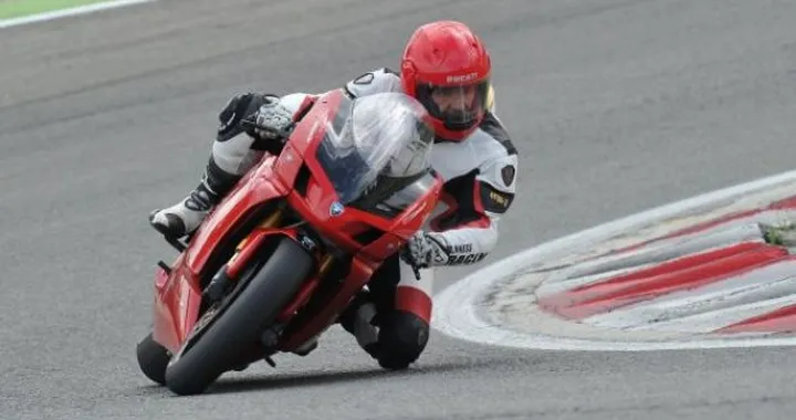 Scatto in Corsa: Ducati 999R AMA a Varano
