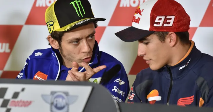 MotoGP | Marquez: dopo la stretta di mano, l'elogio a Valentino Rossi