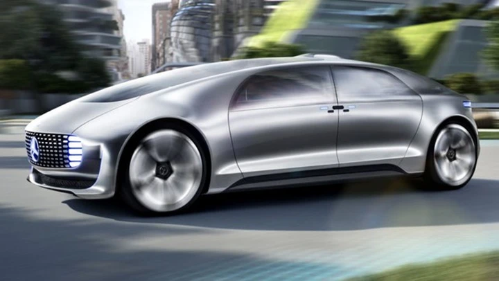 Mercedes F 015: il futuro della guida autonoma al CES di Las Vegas [Video]