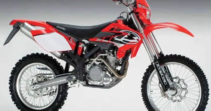 Beta presenta le RR 4T Enduro 2006