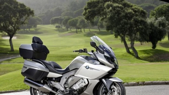 BMW K 1600 GT e BMW K 1600 GTL 2011, sei cilindri da 160 CV