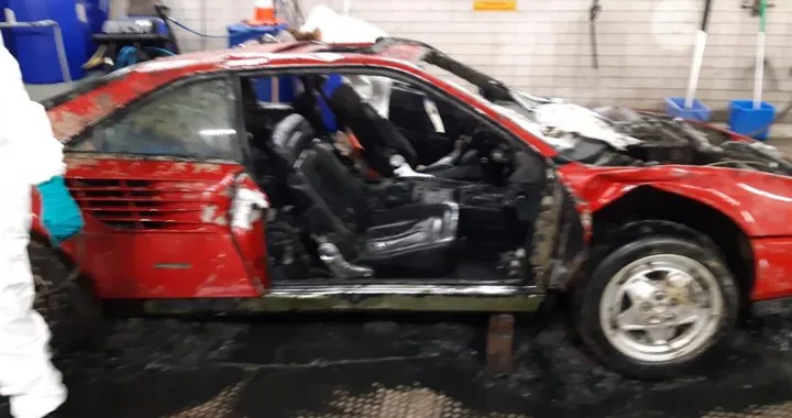 Ferrari: una Mondial viene ripescata in un canale di Amsterdam