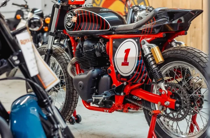 Royal Enfield INT 650: la trasformazione Flat Track che incanta