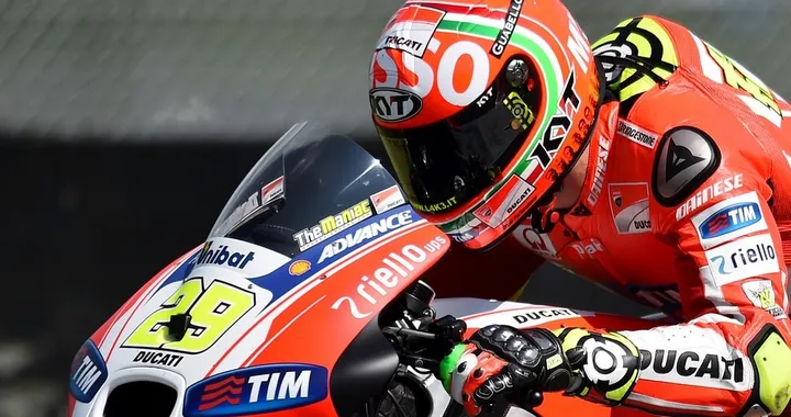 MotoGP Mugello, pole-capolavoro di Iannone. Grande Ducati, anche Dovizioso in prima fila. Lorenzo fra le “rosse”. Male Rossi, peggio Marquez