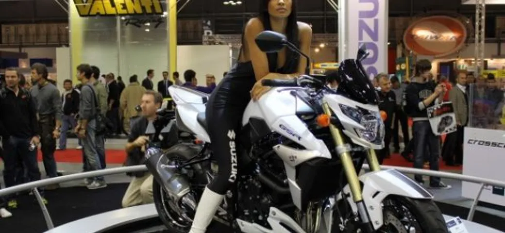 Suzuki: migliorano le vendite e i profitti nel terzo trimestre dell’anno fiscale 2010. In calo le moto