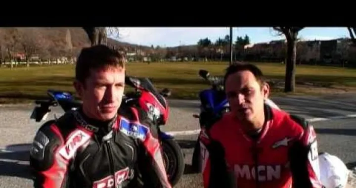 Yamaha R1 vs Honda Fireblade 2009 by MCN