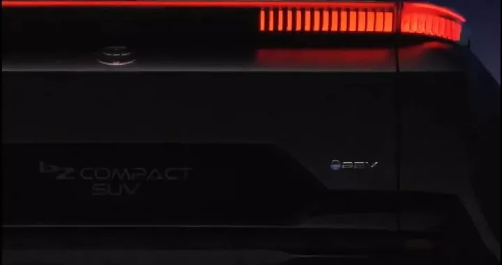 Toyota bZ Compact SUV: il teaser del crossover elettrico