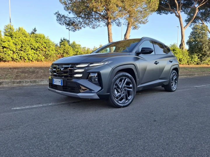 Hyundai Tucson Plug-in Hybrid 2025: efficienza e stile