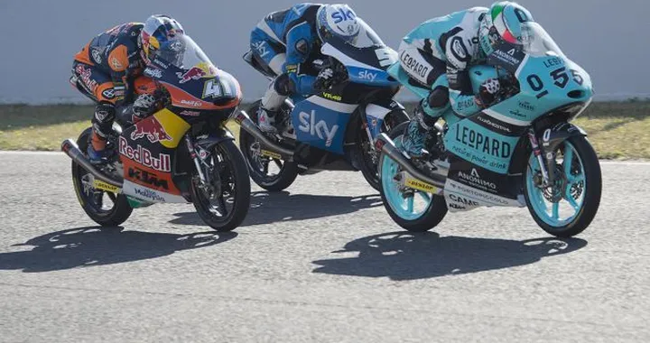 Moto3 Montmelò, pole-beffa di Binder su Antonelli. Bulega, Bastianini, Bagnaia, Fenati nella top ten