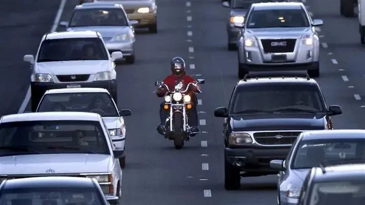 Lane splitting e lane filtering: dal 1° luglio 2025 cambiano le regole in Minnesota