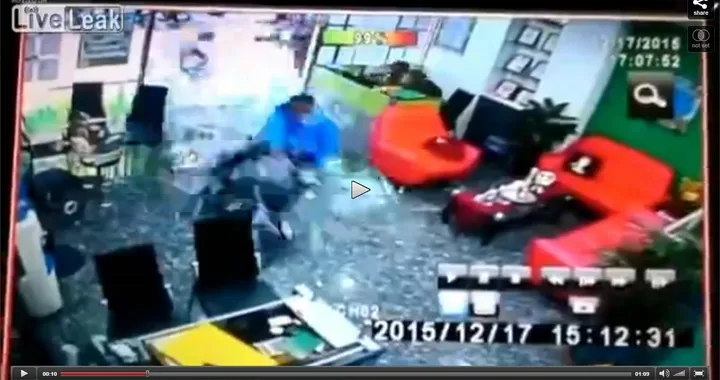 Direttamente in ufficio con la moto [Video]