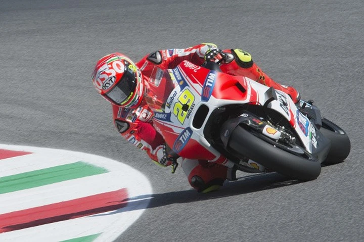 MotoGP Mugello 2015 | Qualifiche: Iannone in pole, Lorenzo secondo, Dovizioso terzo