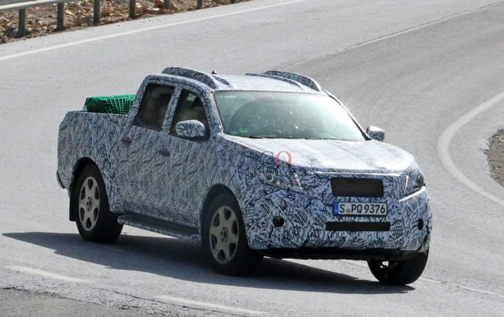 Mercedes GLT: foto spia del Pick Up
