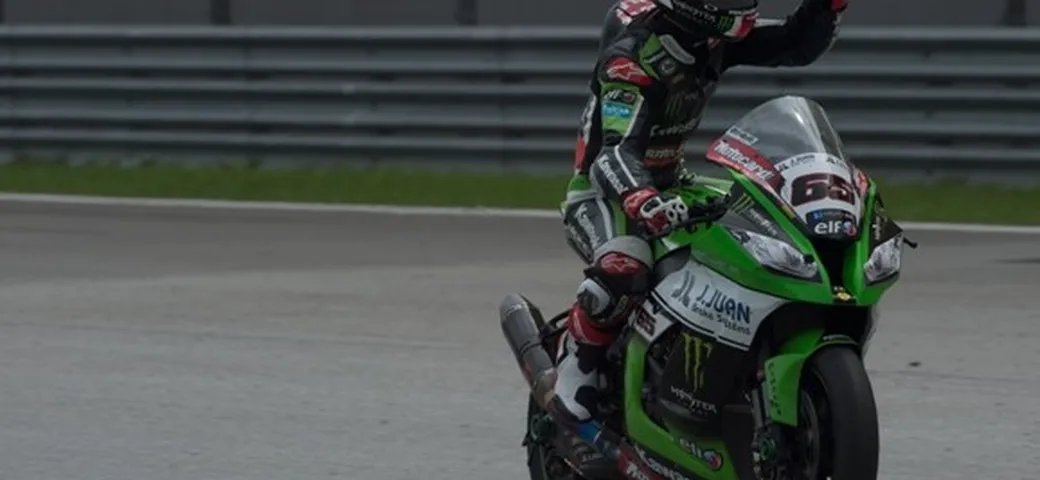 SBK Magny-Cours: Rea vince Gara 1 davanti a Sykes e Guintoli. Davies sesto.