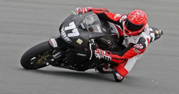 Michael Schumacher in pista a Valencia con una Honda CBR1000RR Superbike
