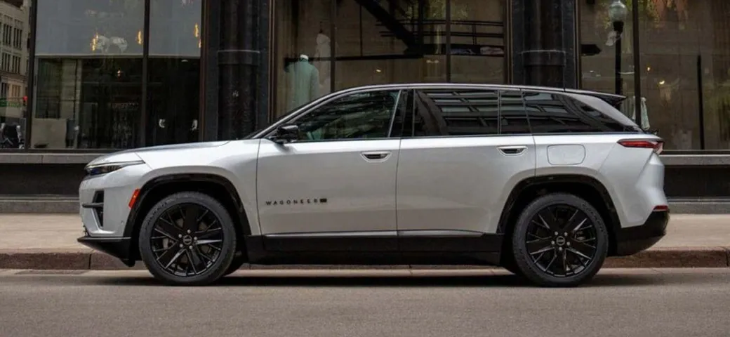 Richiamo per Dodge Charger e Jeep Wagoneer S: rischio movimento involontario e difetti di sicurezza