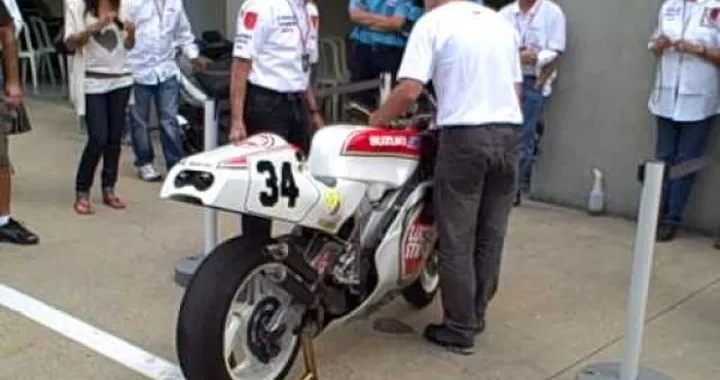 La Suzuki RGV500 di Kevin Schwantz in pista ad Indianapolis