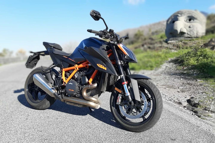 KTM 1290 Super Duke R, la prova su strada (Video)