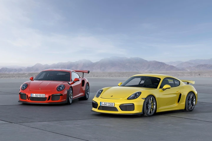Porsche 911 GT3 RS e Cayman GT4 in pista [Video]