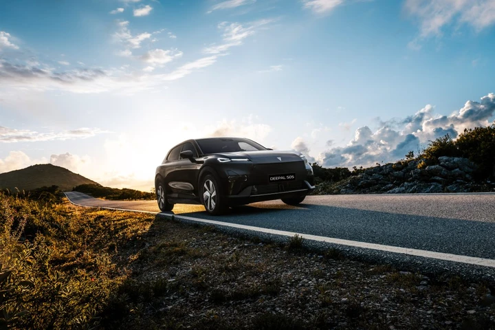 Changan lancia in Italia il nuovo Deepal S05 Ultra Hybrid da 29.490 euro