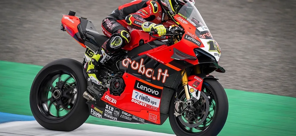 SBK Estoril: Bautista beffa Razgatlioglu in Gara-1
