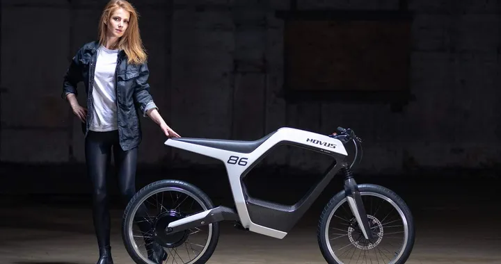 Moto elettriche Novus in carbonio