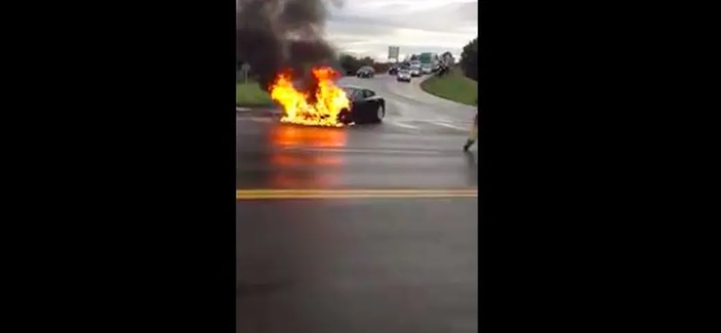 Tesla Model S: rinforzato il sottoscocca per evitare altri casi di incendio
