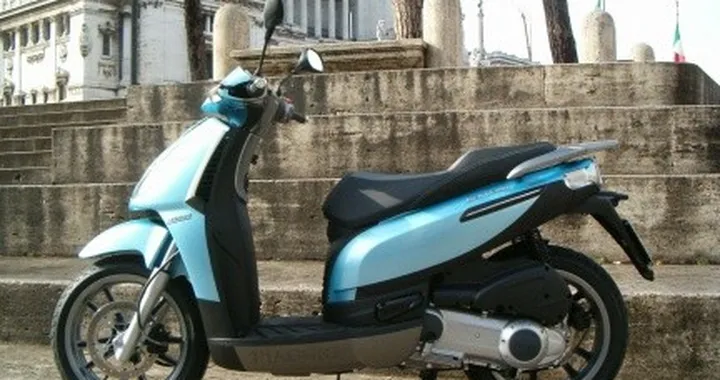 Piaggio Carnaby: nuovo scooter a ruote alte