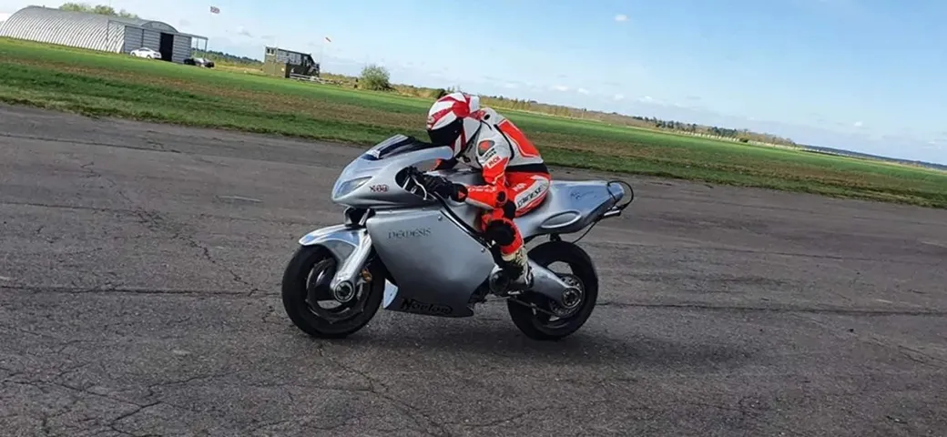 La Norton Nemesis V8 torna in pista dopo un accurato restauro