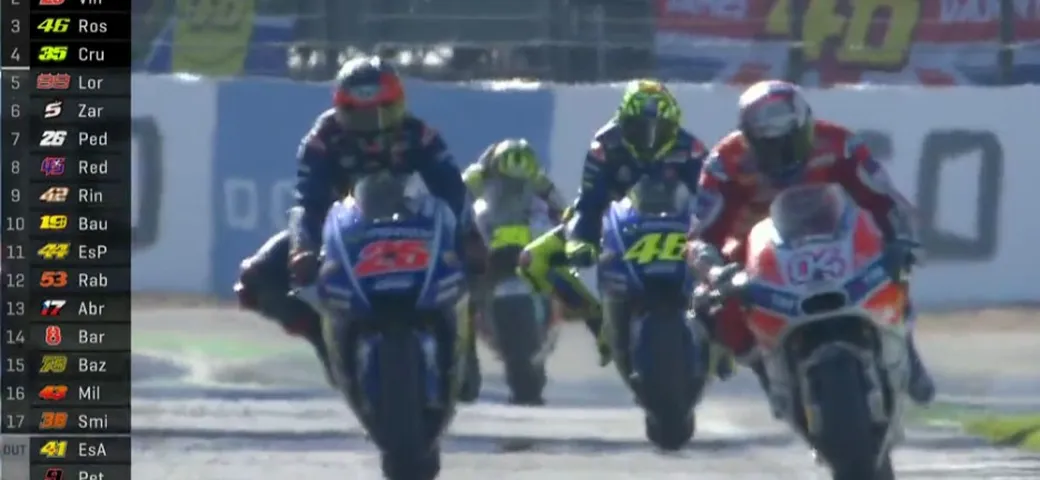 MotoGP Silverstone 2017: Dovizioso 1°, Rossi 3°. Marquez rompe il motore!