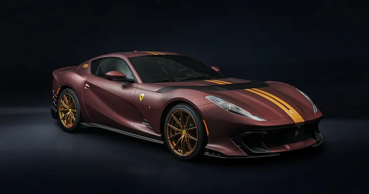 La Ferrari 812 Competizione color prugna in esemplare unico