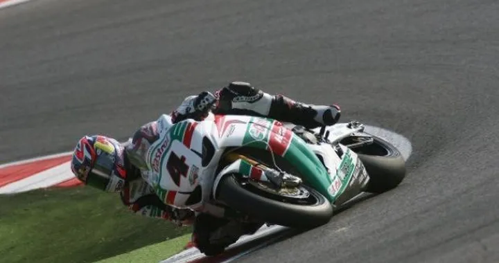 SBK, Imola: Rea vince gara1 su un velocissimo Haga. Checa (3°) passa Sykes all'ultimo giro.