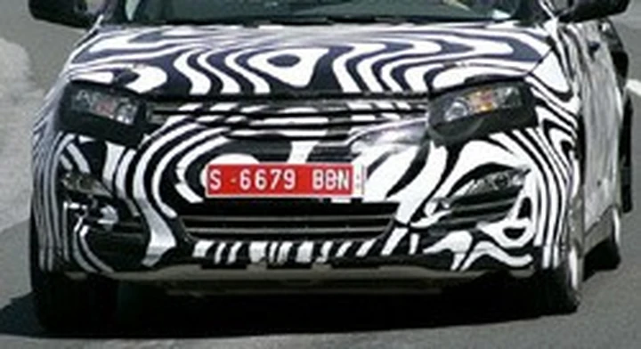 Roewe 450: foto-spia del frontale