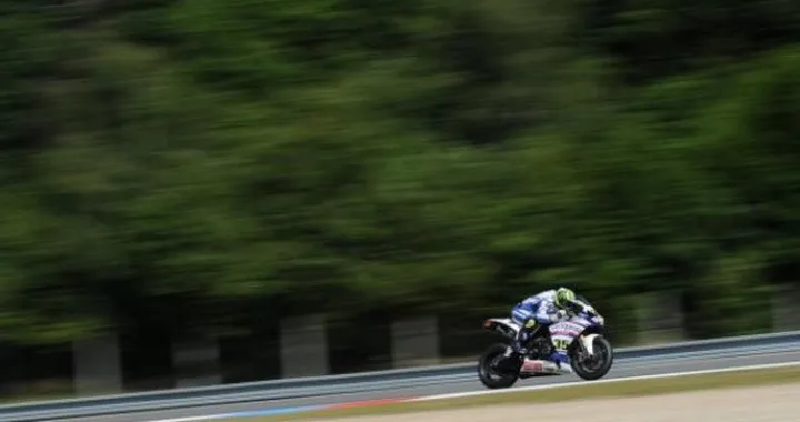 WSBK: inarrestabile Cal Crutchlow, suo anche il warm-up a Silverstone