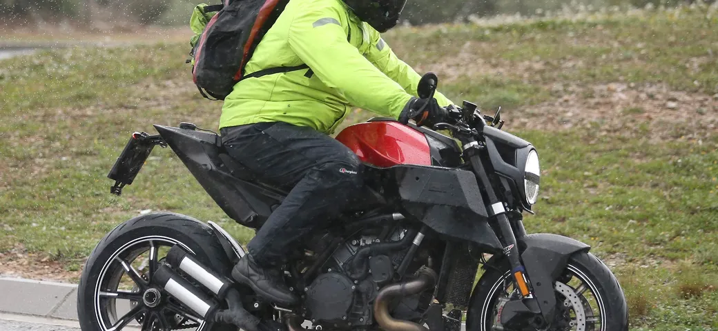 Husqvarna Vitpilen 1301: ecco le foto spia dell'hypernaked