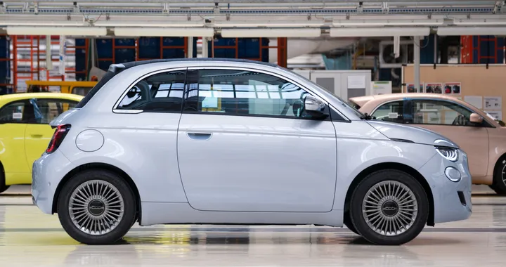 Fiat 500 Ibrida, a Mirafiori spunta il primo esemplare: l'auto del rilancio è quasi pronta
