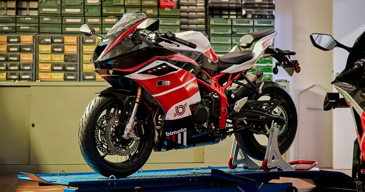 Bimota KB399, prezzo da 11.149 euro: 79 CV e quattro cilindri