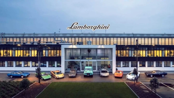 Lamborghini, settimana corta anche per gli operai della logistica