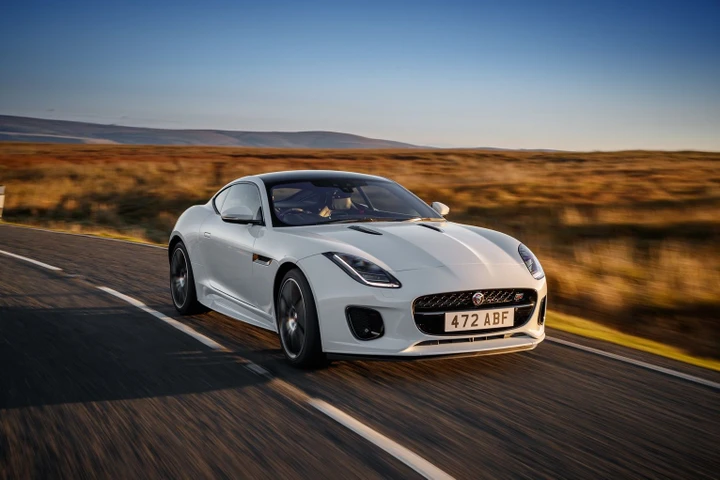Jaguar F-Type 2020: il 2 dicembre l'unveiling
